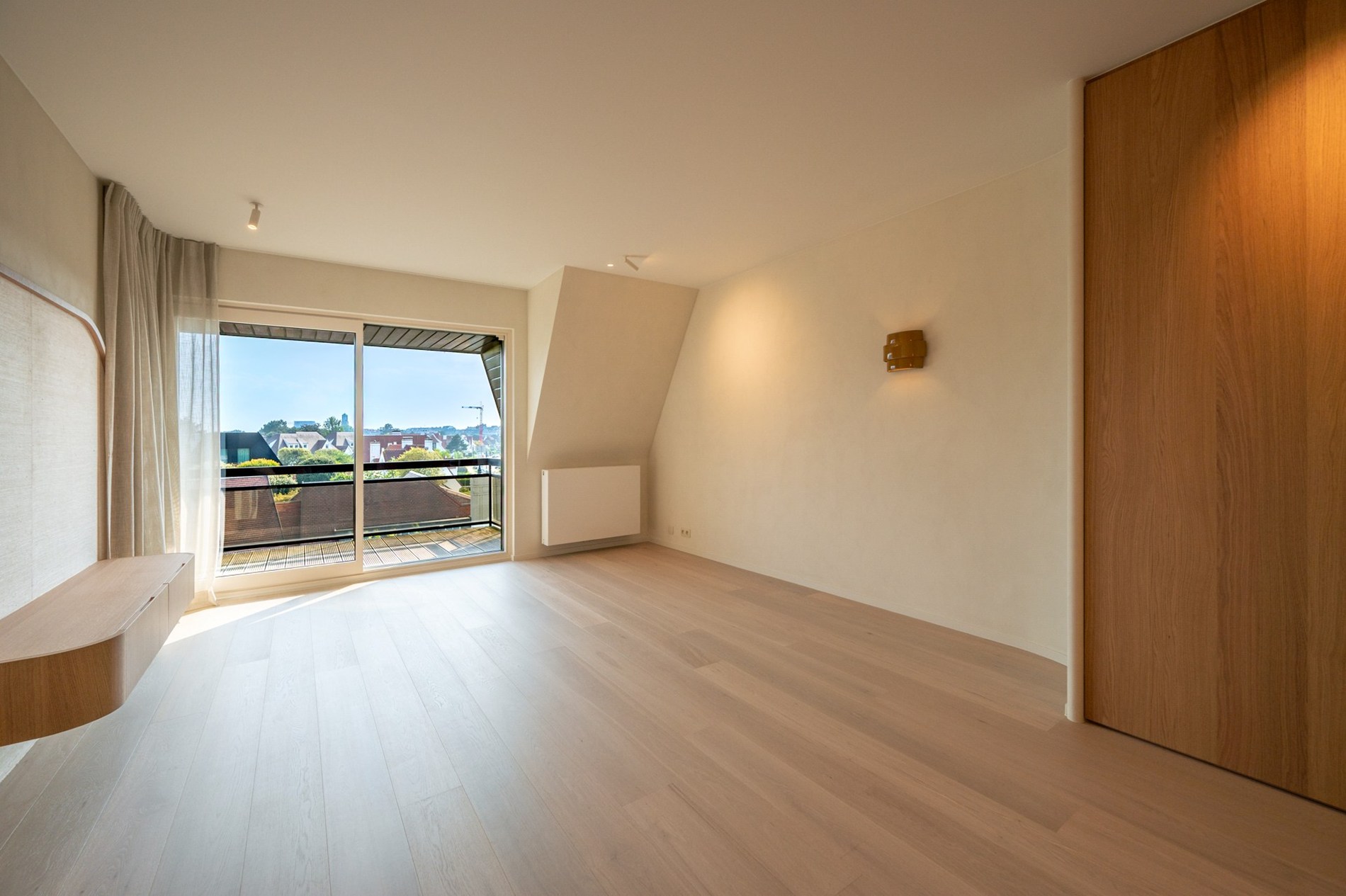 Klassevol appartement gelegen in een charmante villaresidentie in het Zoute. 