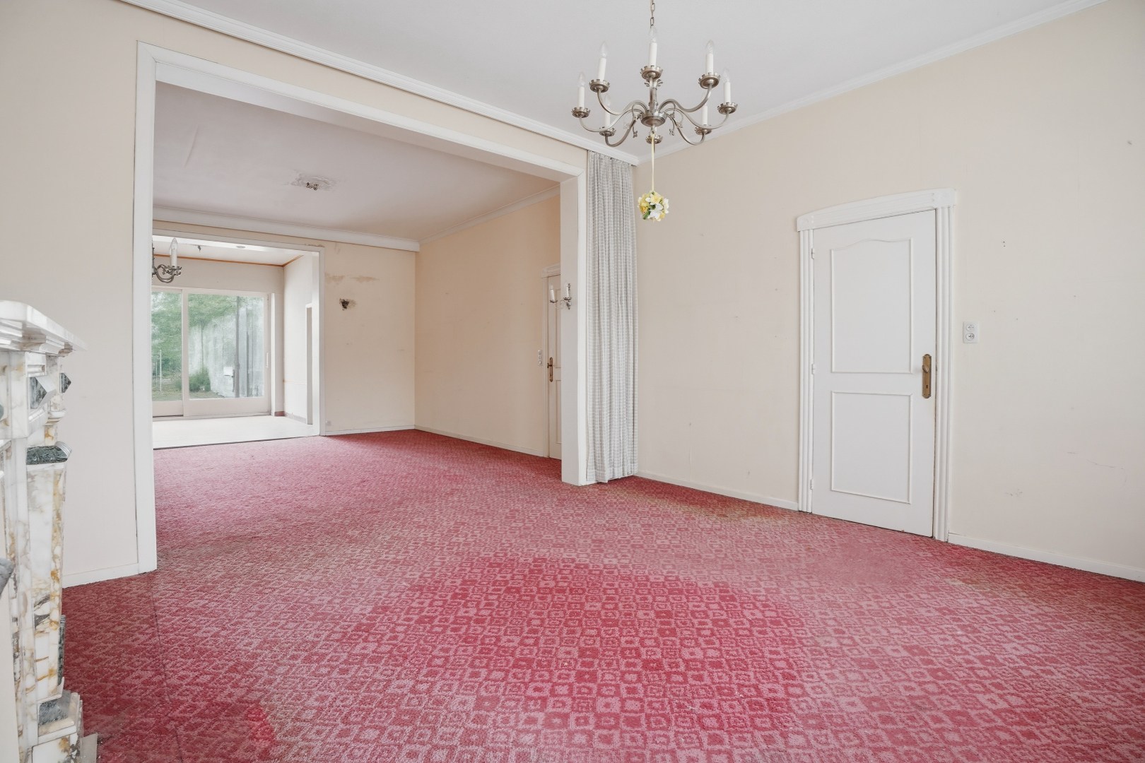 Te renoveren woning met veel op potentieel op topligging. 
