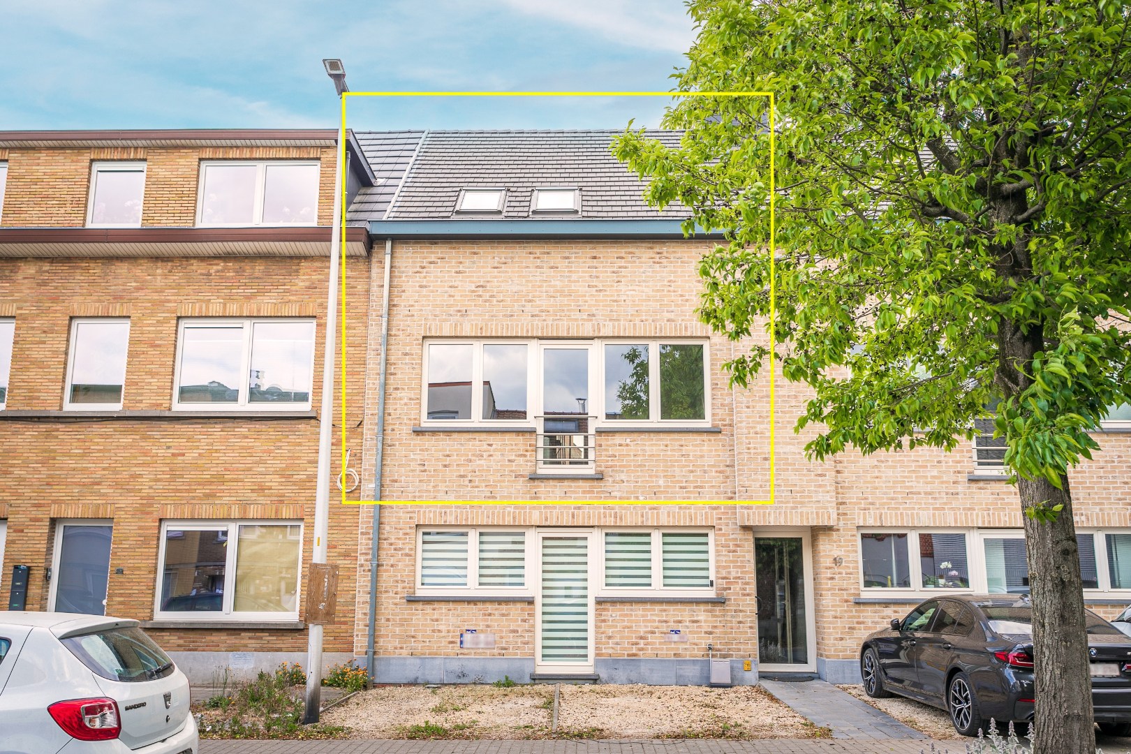 Appartement met 2 slpk, terras en staanplaats 