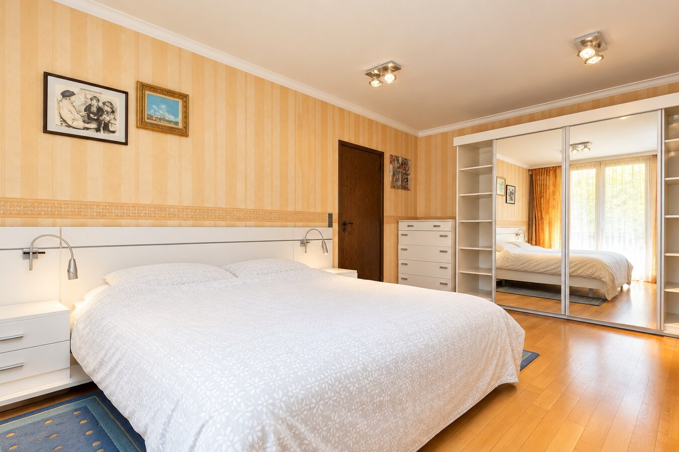 Unieke Villa te Roeselare op 2258m² met 28 zonnepanelen en 432m² bewoonbare oppervlakte! 