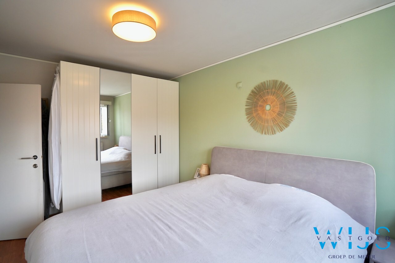 Instapklaar en verrassend ruim appartement op toplocatie in het centrum van Ertvelde! 