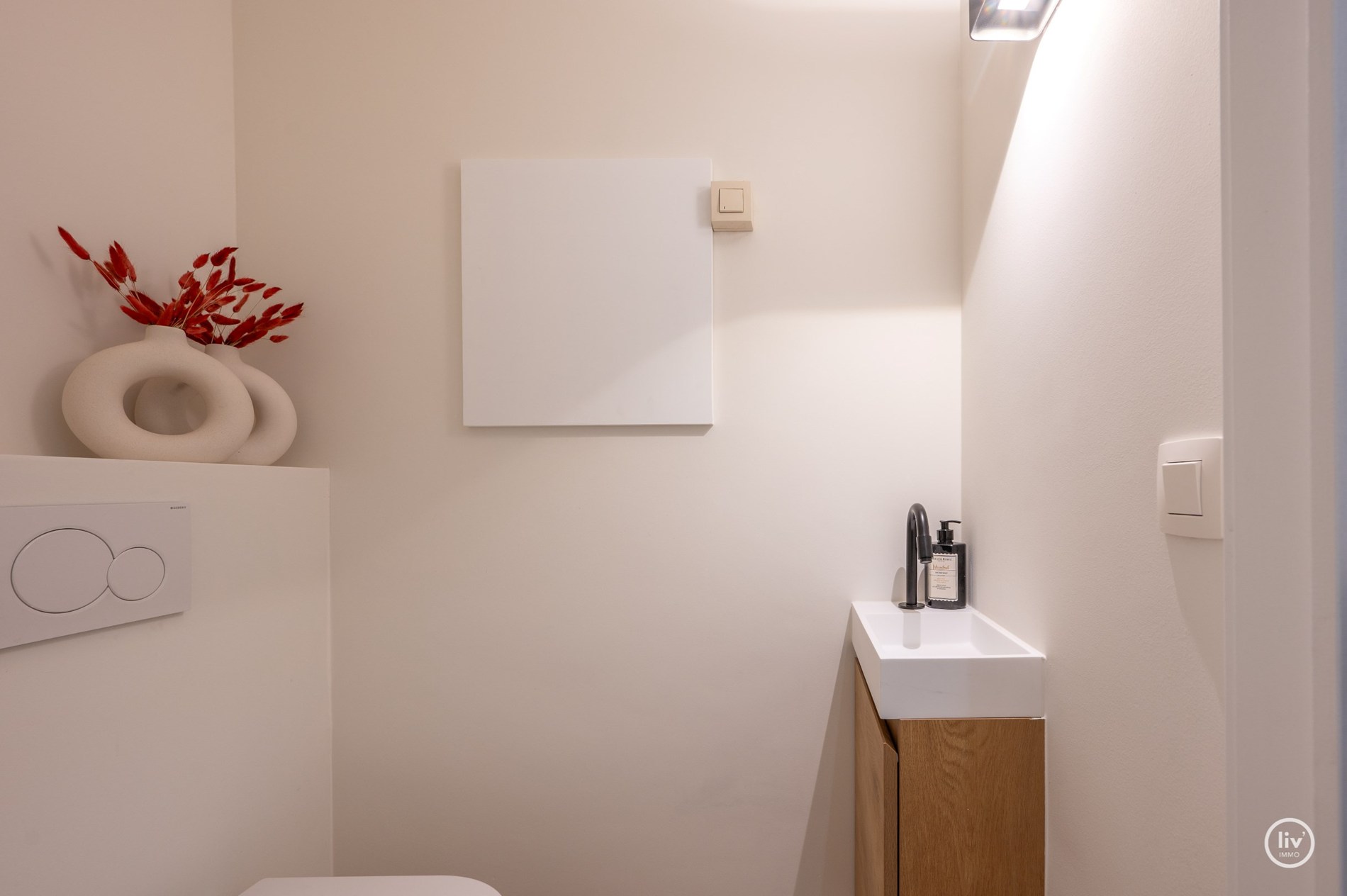 Schitterend gerenoveerd appartement, rustig gelegen, nabij de Lippenslaan en vlakbij de zee te Knokke. 