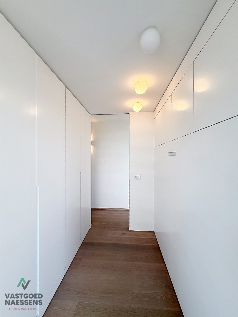 SCHITTEREND VERNIEUWD HOEKAPPARTEMENT – 2 SLPK – TERRASSEN – ZEEZICHT EN ZICHT OP GOLF 