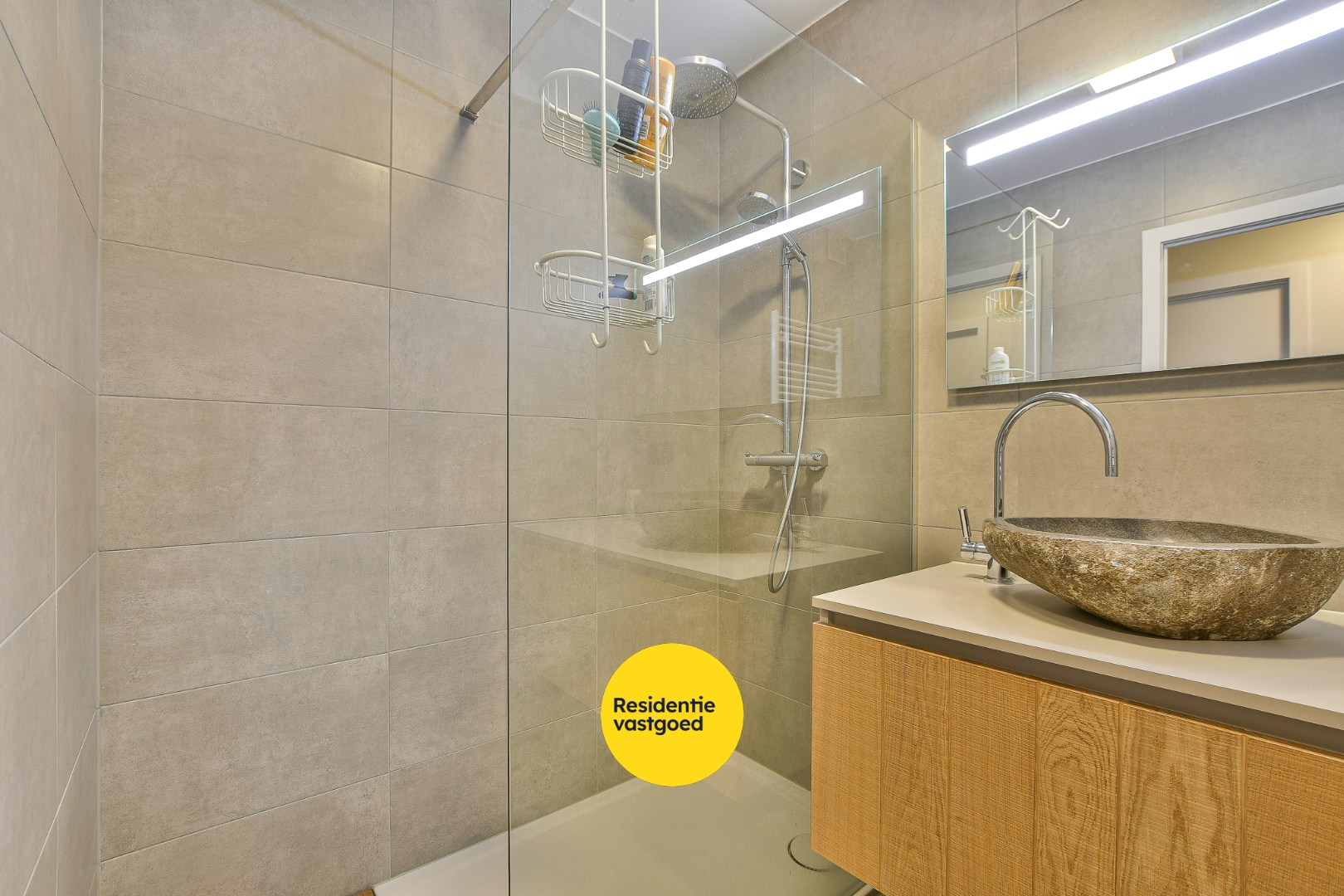 Gelijkvloers 2-slaapkamerappartement met tuin op toplocatie vlakbij de zee! 