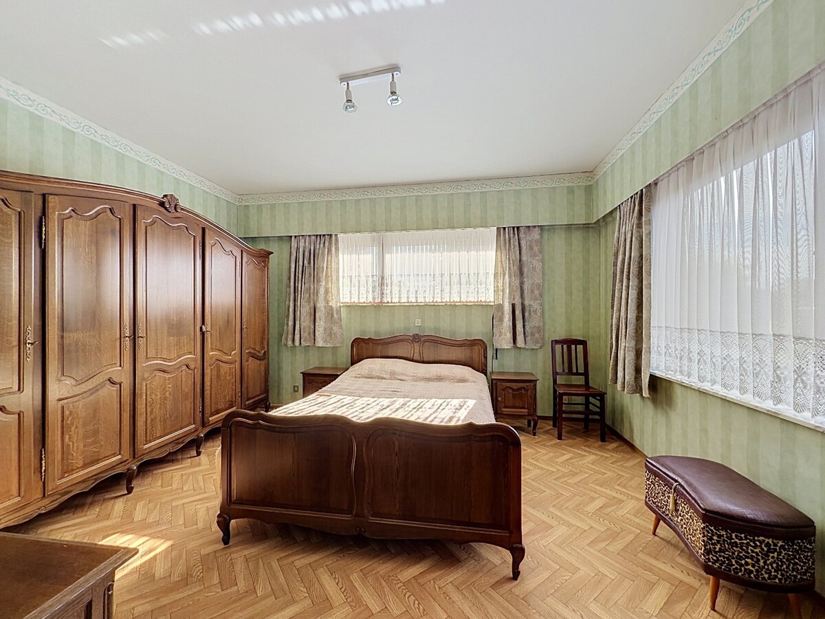 Solide bel-étage met 4 slaapkamers en tuin te Zottegem 