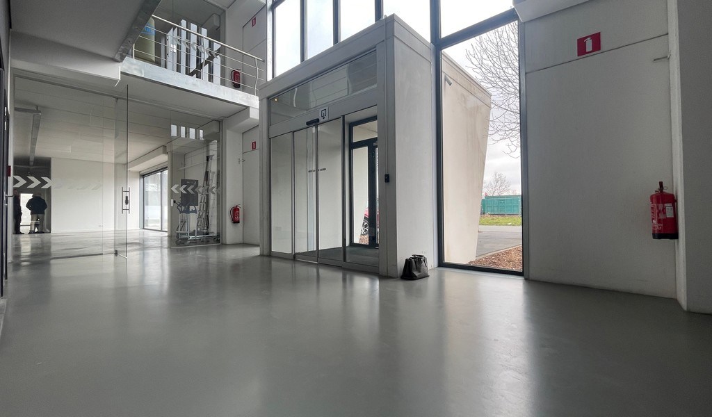 Recente kantoren te huur op zichtlocatie aan E17 in Kruibeke