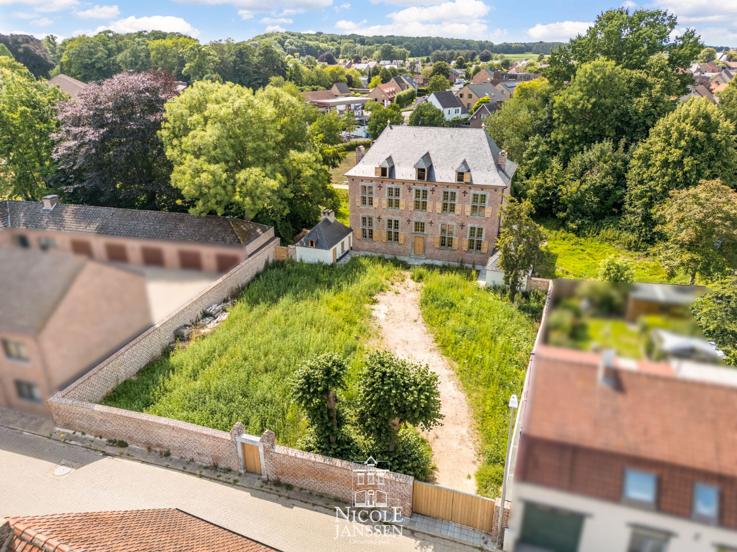 De omheinde tuin is ideaal voor rust en privacy