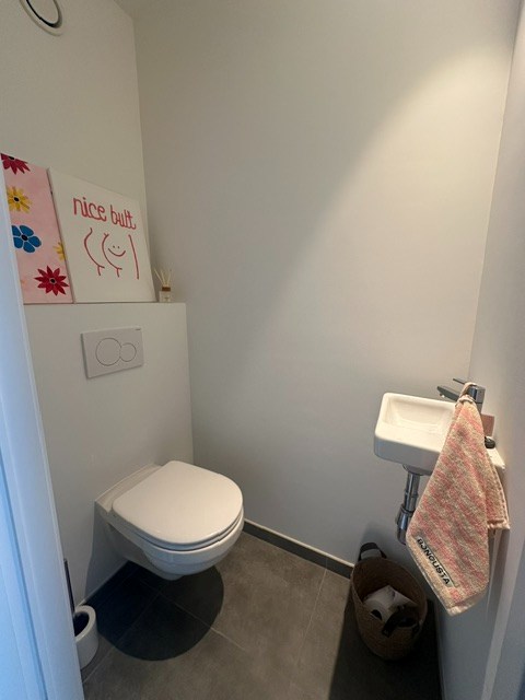 Recent en energiezuinig appartement met 2 slpk. en groot terras in Geel-centrum 
