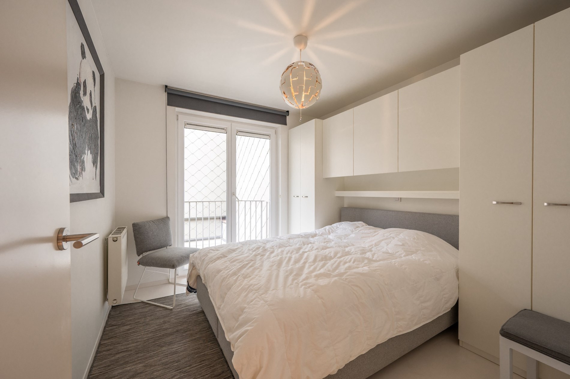 Lichtrijk appartement met dubbele terras en ruime lichtrijke leefruimte 