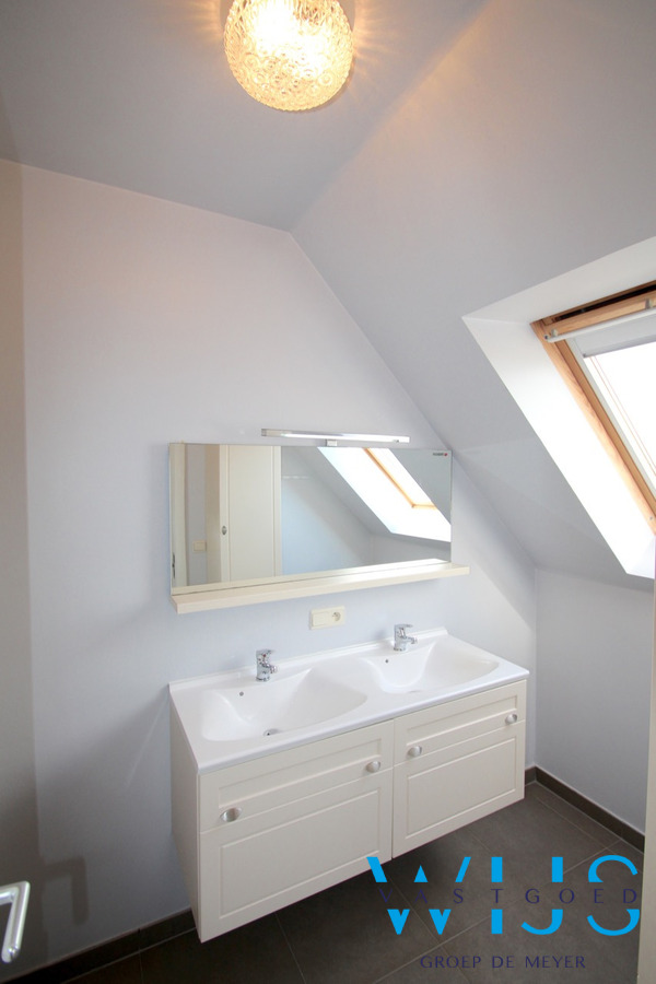 Ruim 3 slaapkamer appartement CENTRUM ERTVELDE 