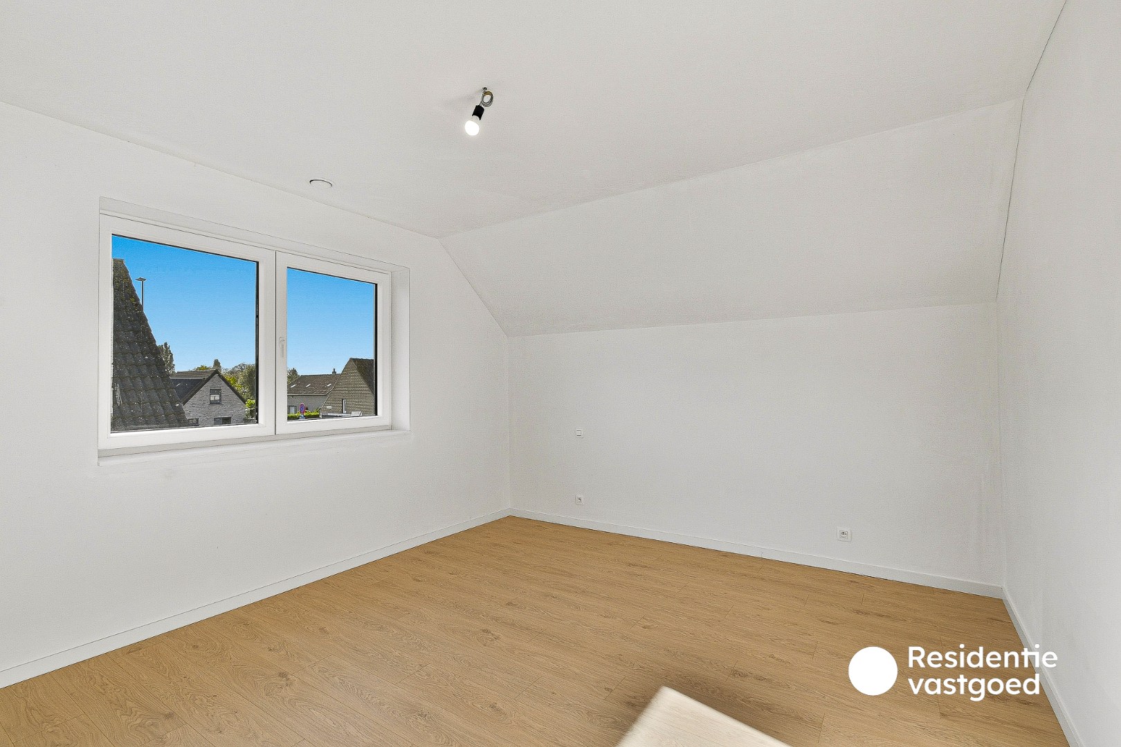 Gezinswoning met drie slaapkamers op goeie locatie 