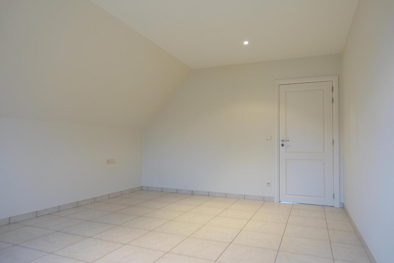 Zeer ruime villa gelegen te Bekegem 