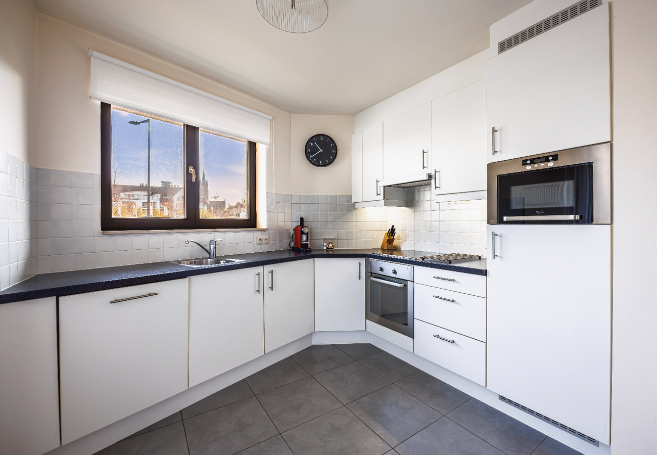 Gelijkvloers appartement met uitzonderlijk zonnig terras en zicht op natuurgebied, op een boogscheut van de zeedijk te Heist. 