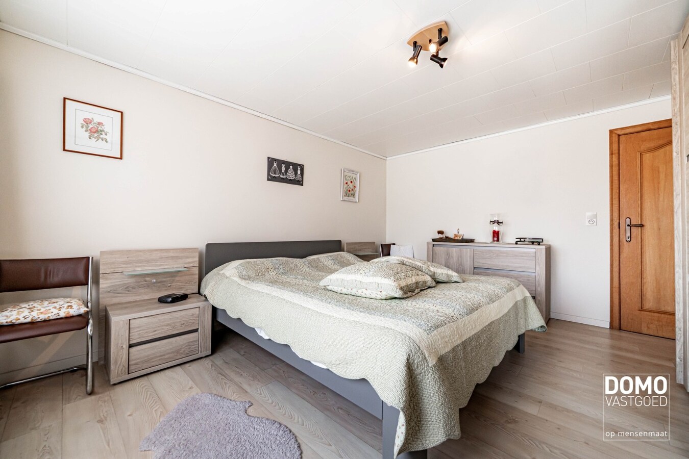 GERENOVEERDE, INSTAPKLARE GEZINSWONING MET 4 SLAAPKAMERS TE TUILT 