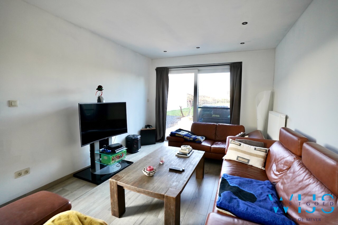 Volledig gerenoveerd woonhuis op 750m² in hartje Ertvelde ! 