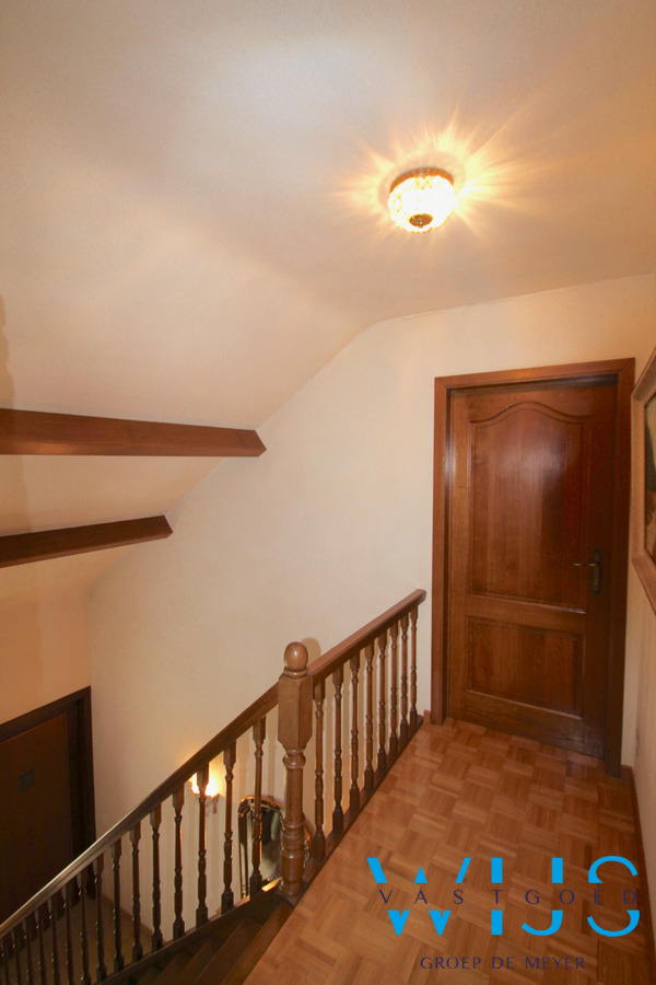 Prachtige instapklare en ruime woning op 1547m²  te OOSTEEKLO 