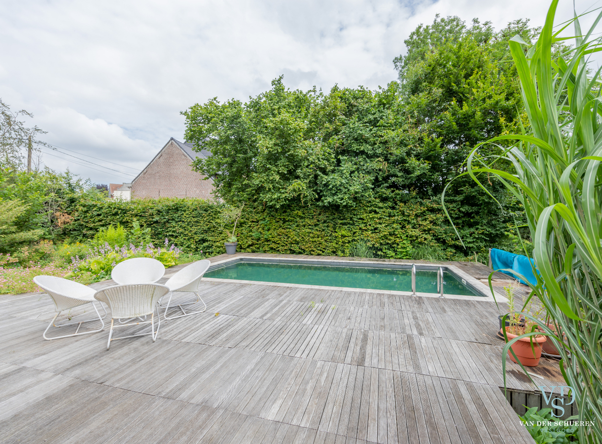 Authentieke herenwoning met atelier / bureau's. 