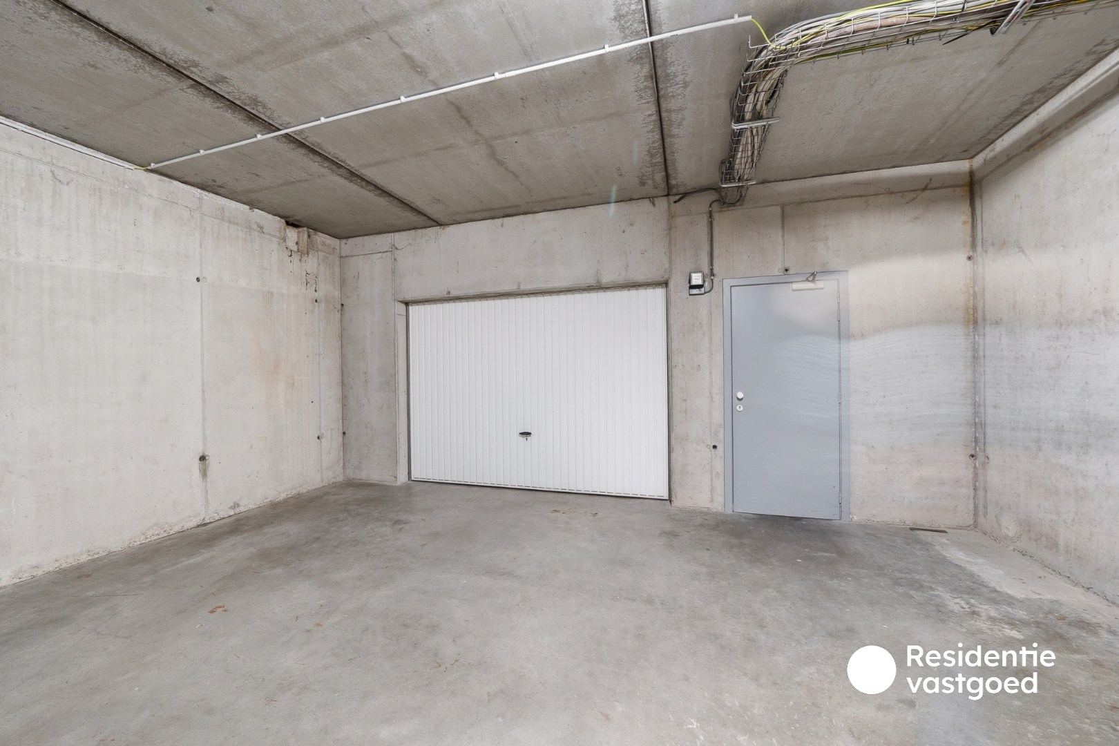 Ruim en lichtrijk duplexappartement met garage en twee terrassen in centrum Eernegem 