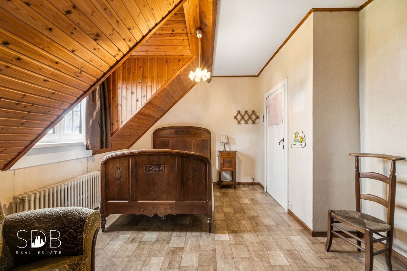 Authentieke hoeve met bijgebouwen met graslanden op circa 8.750m² 