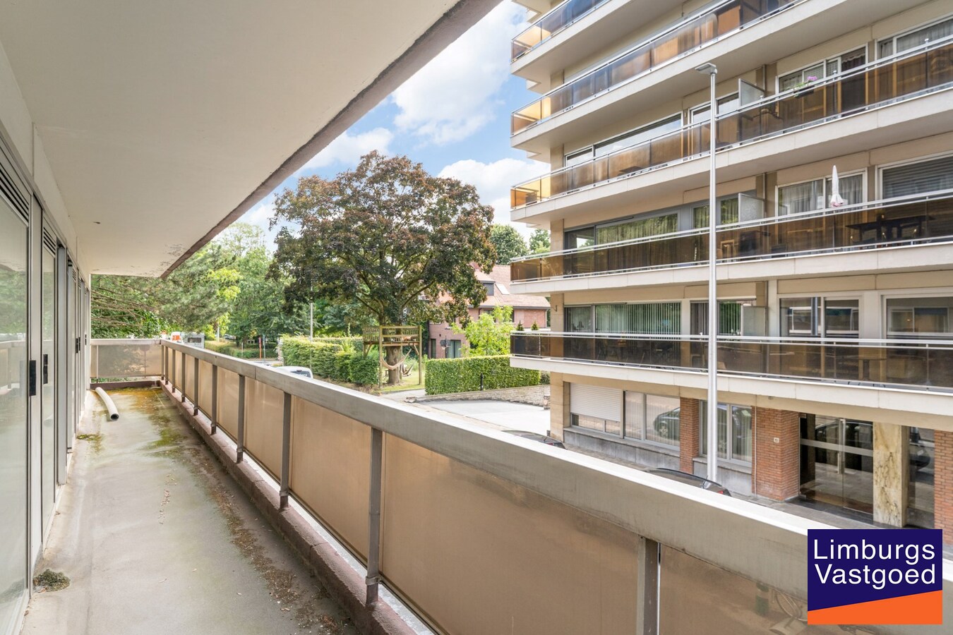 Handelspand/Kkantoor/ vrijberoep TE HUUR op toplocatie, 226m², ruime parkeergelegenheid 