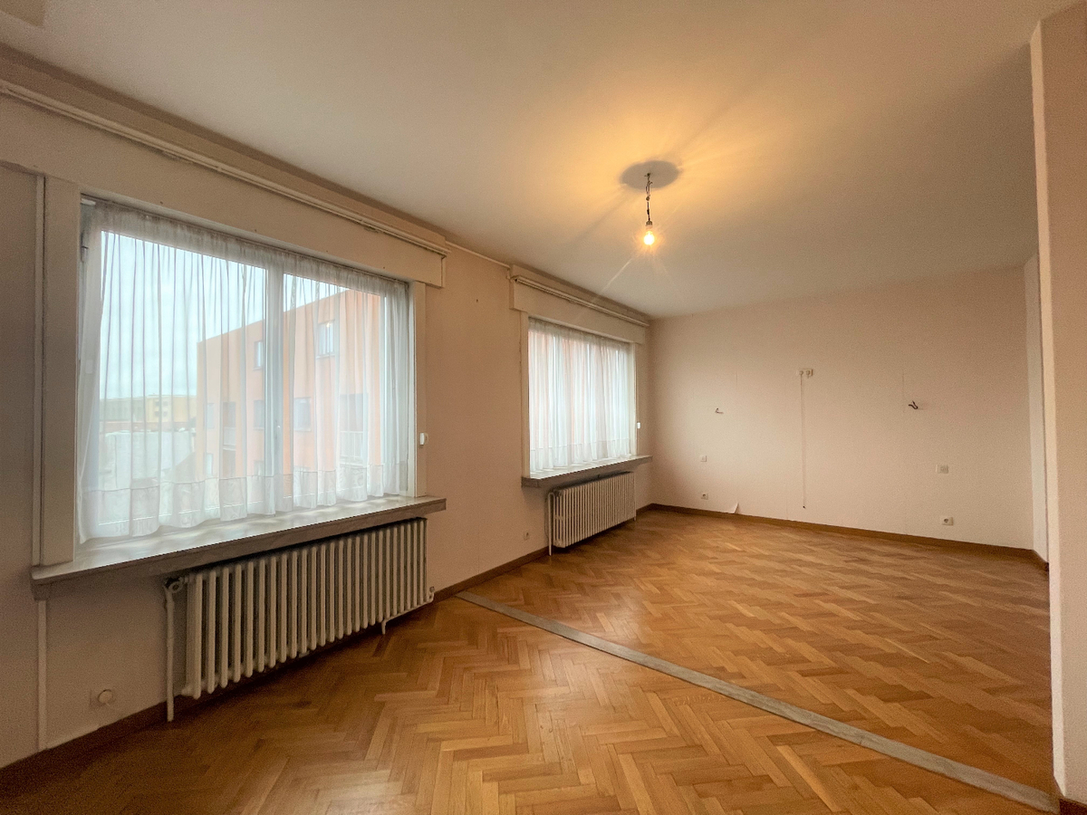 Groot appartement met 2 slaapkamers te Roeselare 