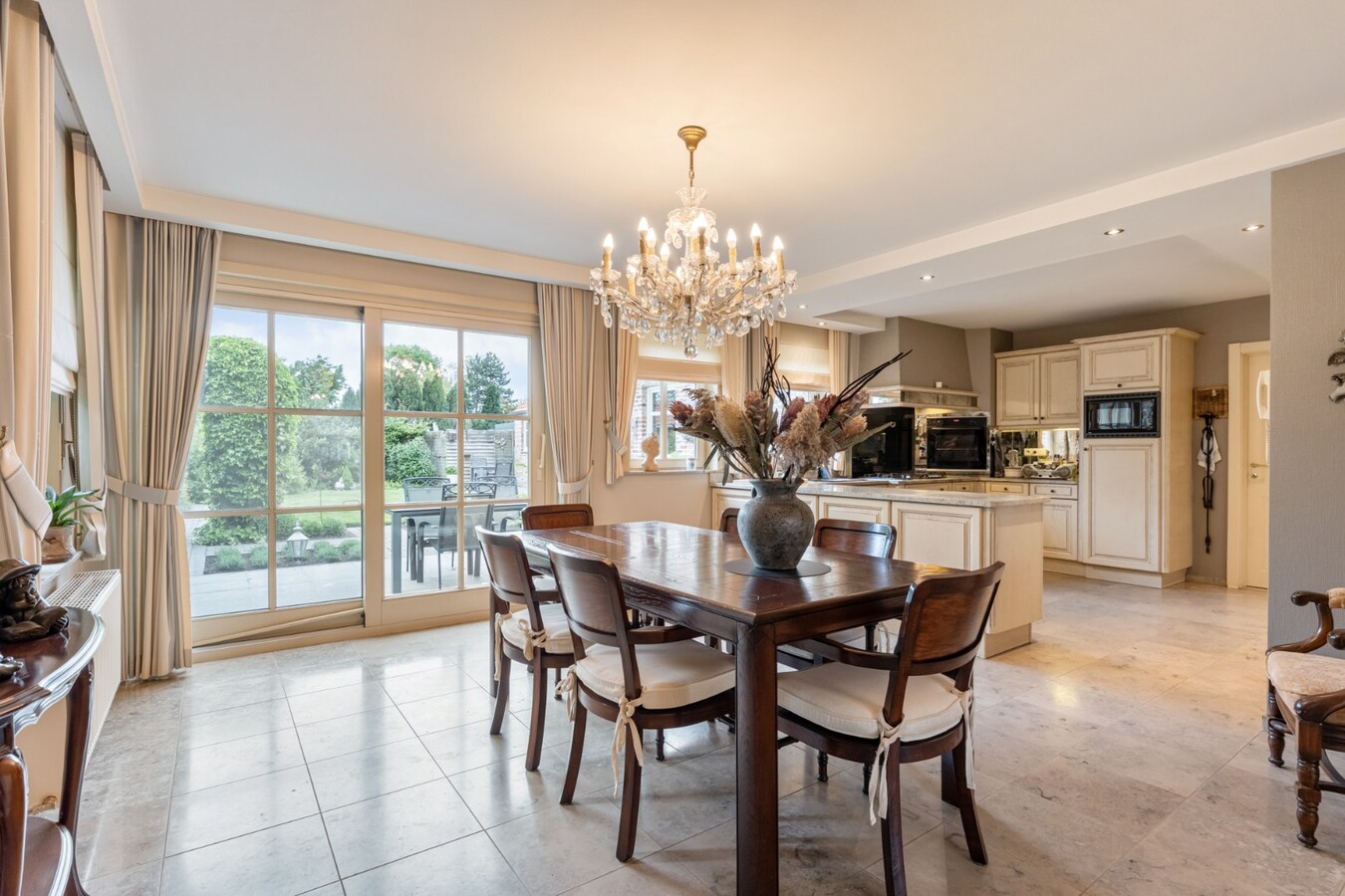 Stijlvolle, goed afgewerkte woning op een perceel van 6a32ca op een rustige locatie te Kinrooi! 