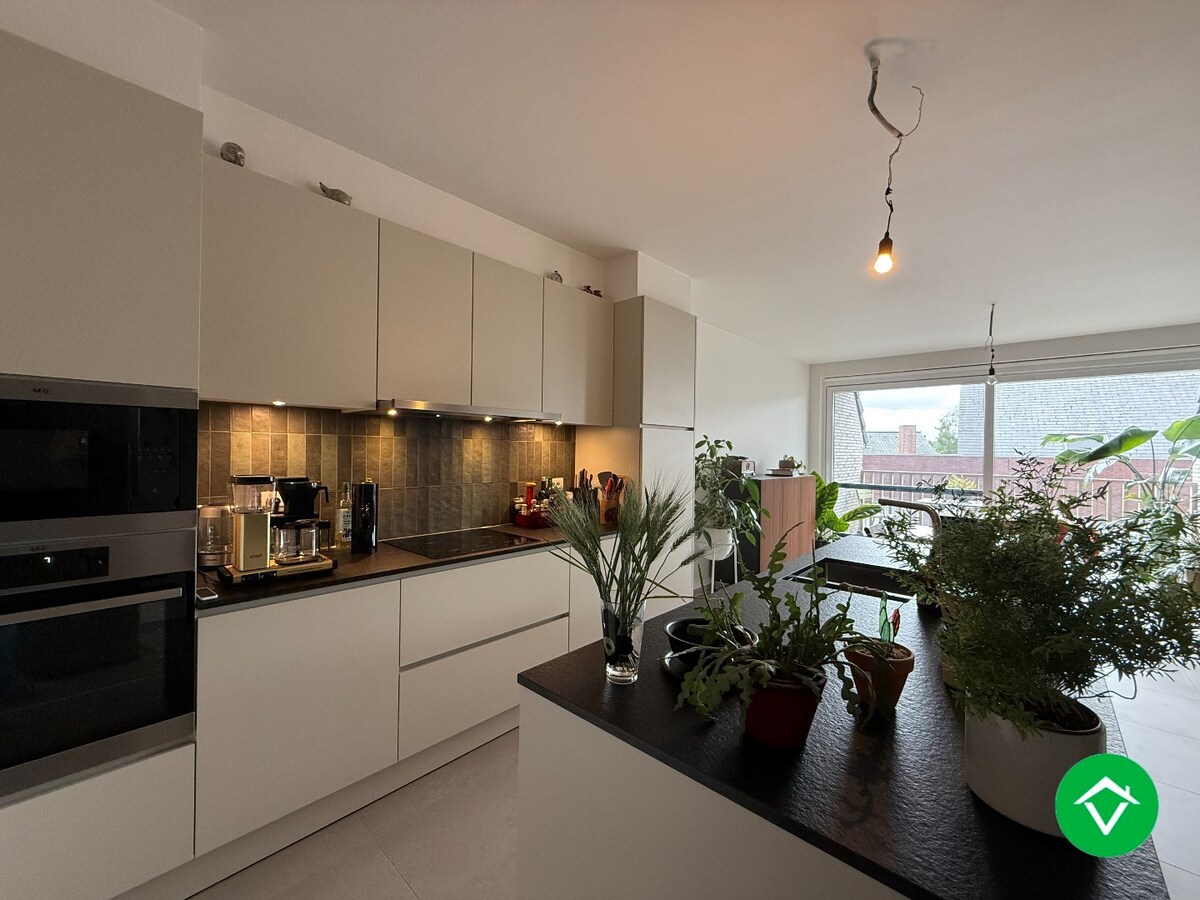 Nieuwbouwappartement met 3 slaapkamers, terras en autostaanplaats in hartje Gits 