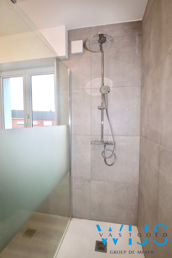 Gerenoveerd woonhuis met 3 slaapkamers te Zelzate ! 