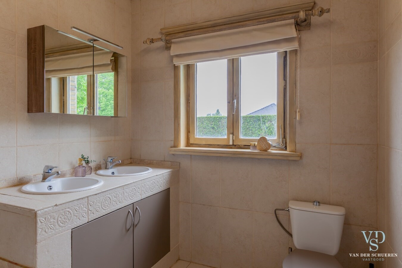 Landelijk wonen  (op gelijkvloers). 