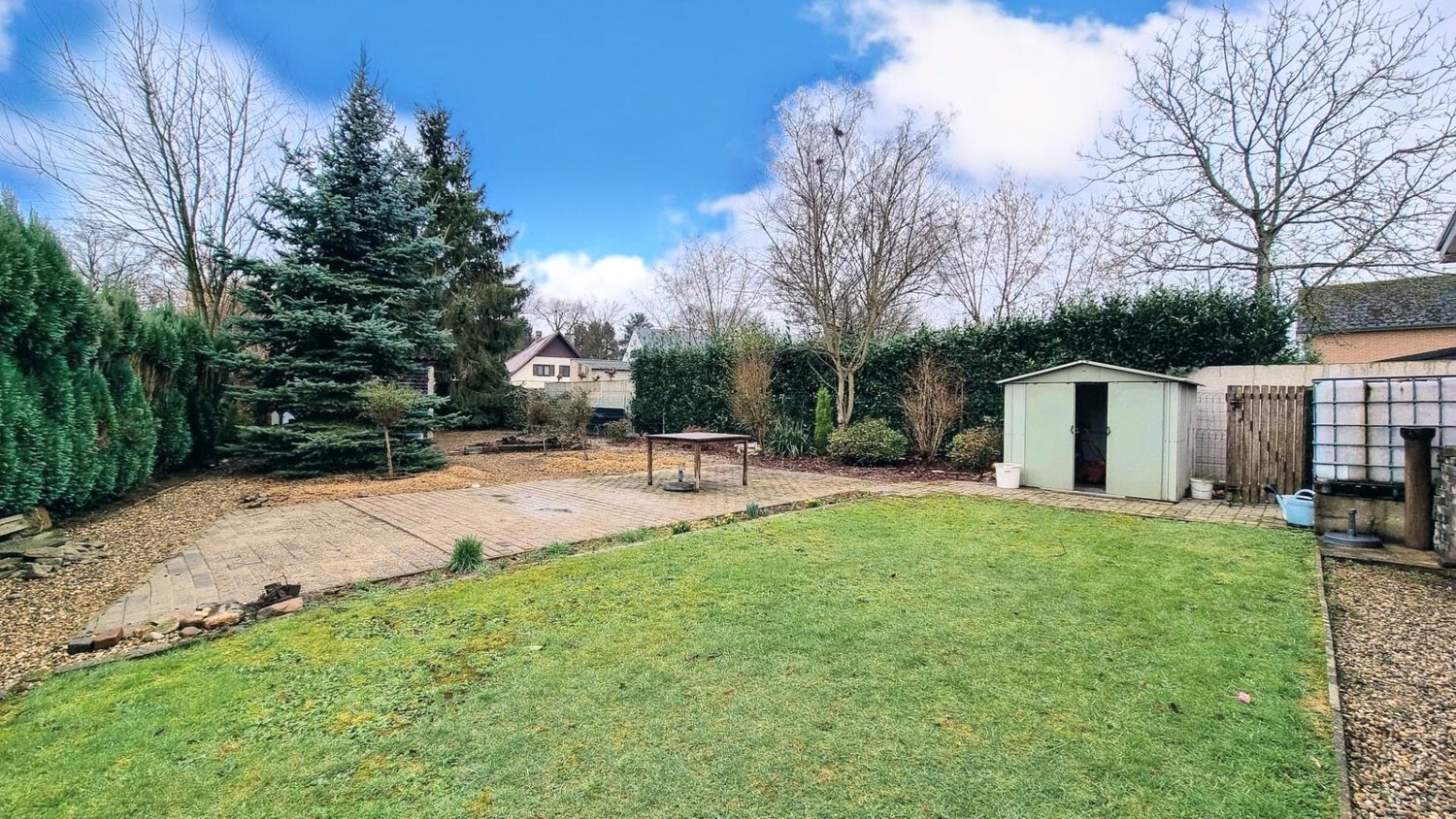 Bungalow op 802 m² in rustige woonwijk 