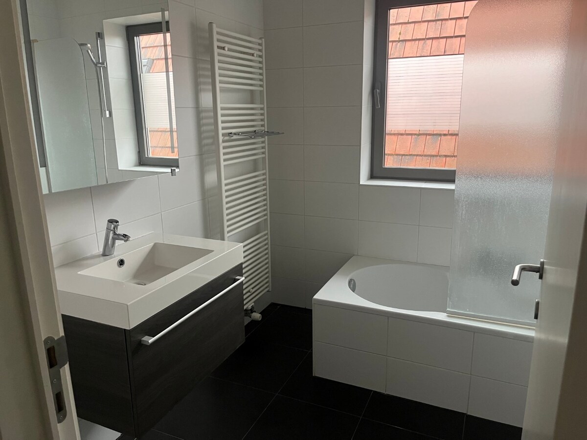 2-slpk-appartement op strategische locatie (incl. ondergrondse parking !!). 