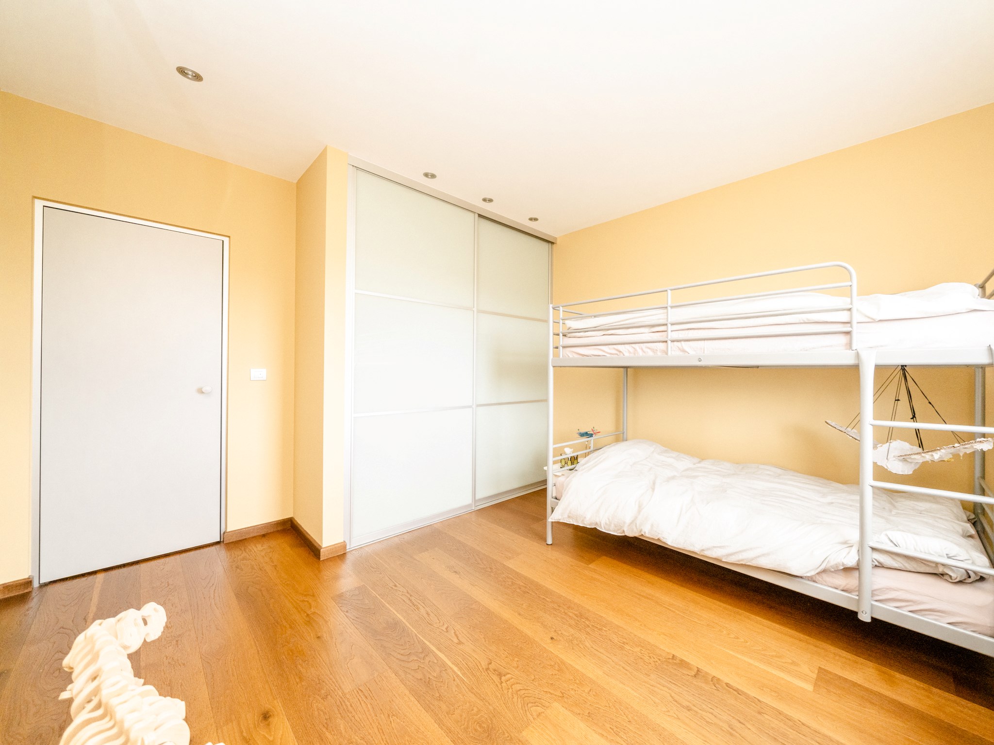 Moderne nieuwbouwvilla met zicht op groen 