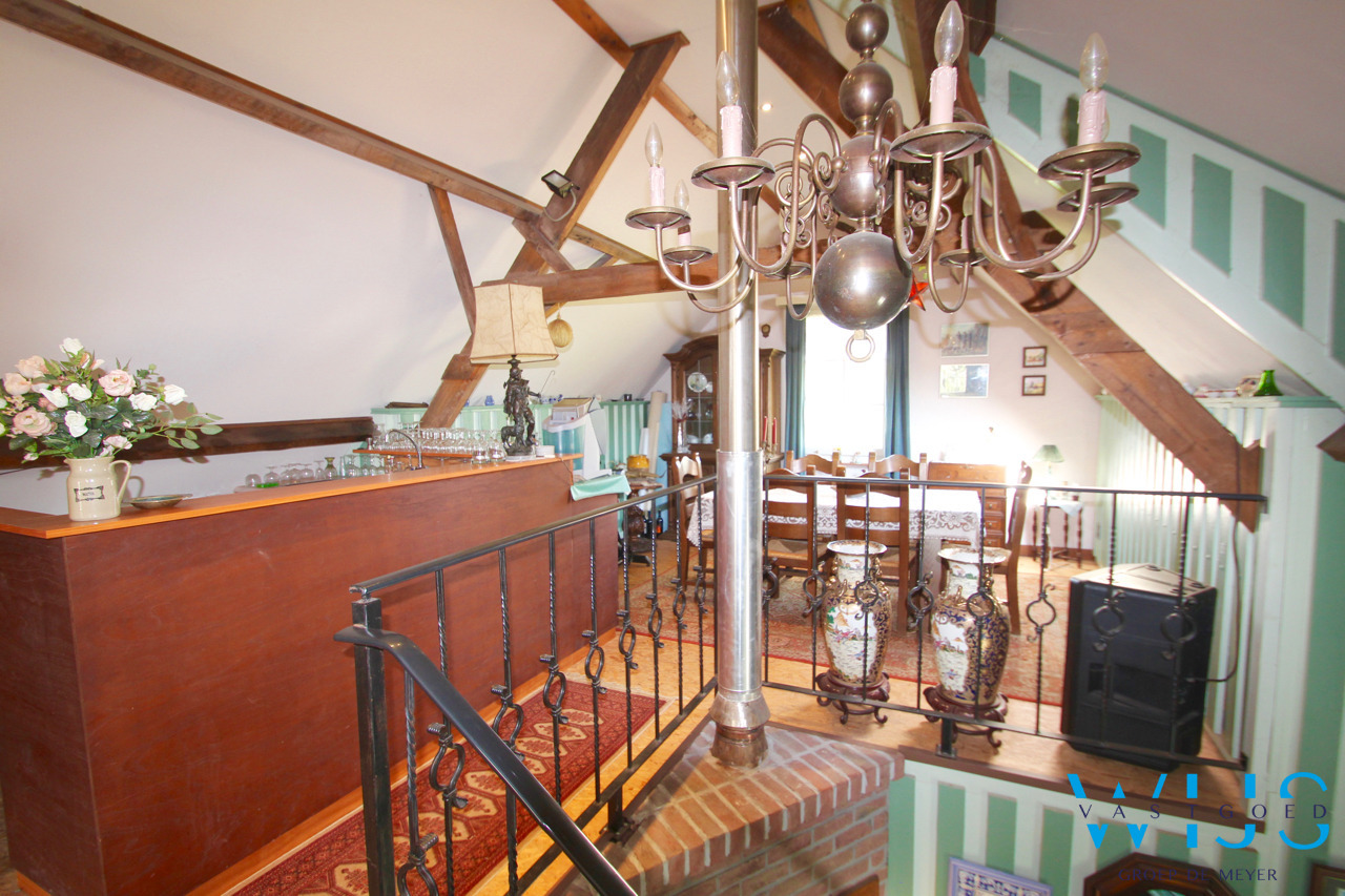 Fenomenaal gelegen Hoeve met bijgebouwen te Assenede ! 