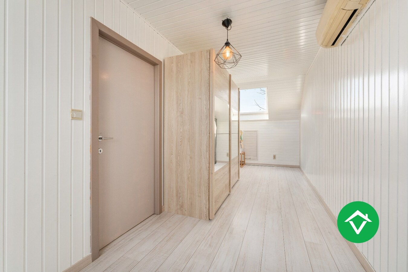 Functionele woning met drie slaapkamers, garage en ruime oprit te Ichtegem 