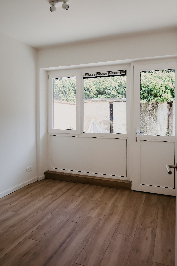 Prachtig gelijkvloers appartement met 3 slaapkamers en terras, midden in het centrum! 