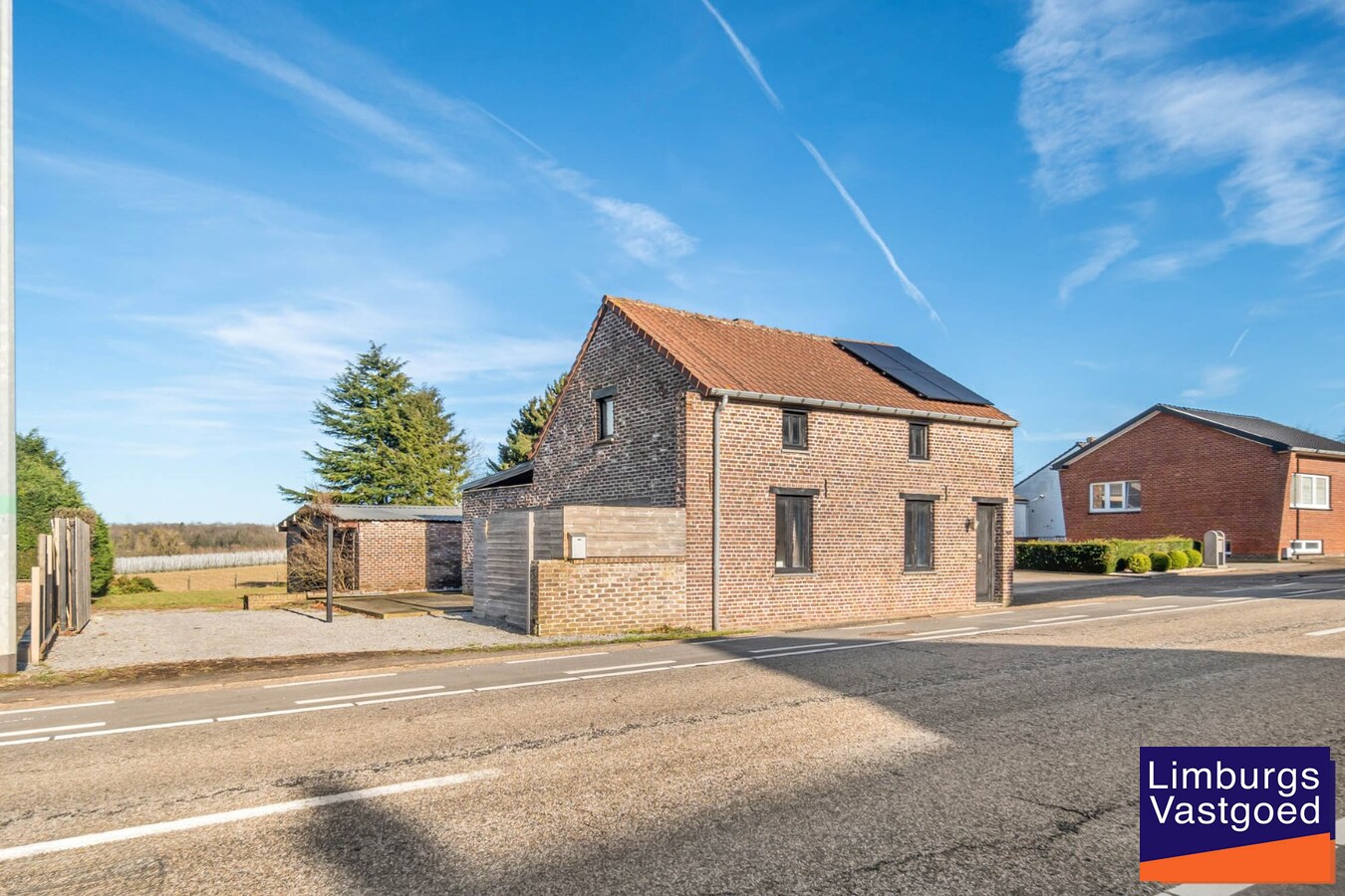 Instapklare woning met ruime loods/werkplaats, 11a 77ca 