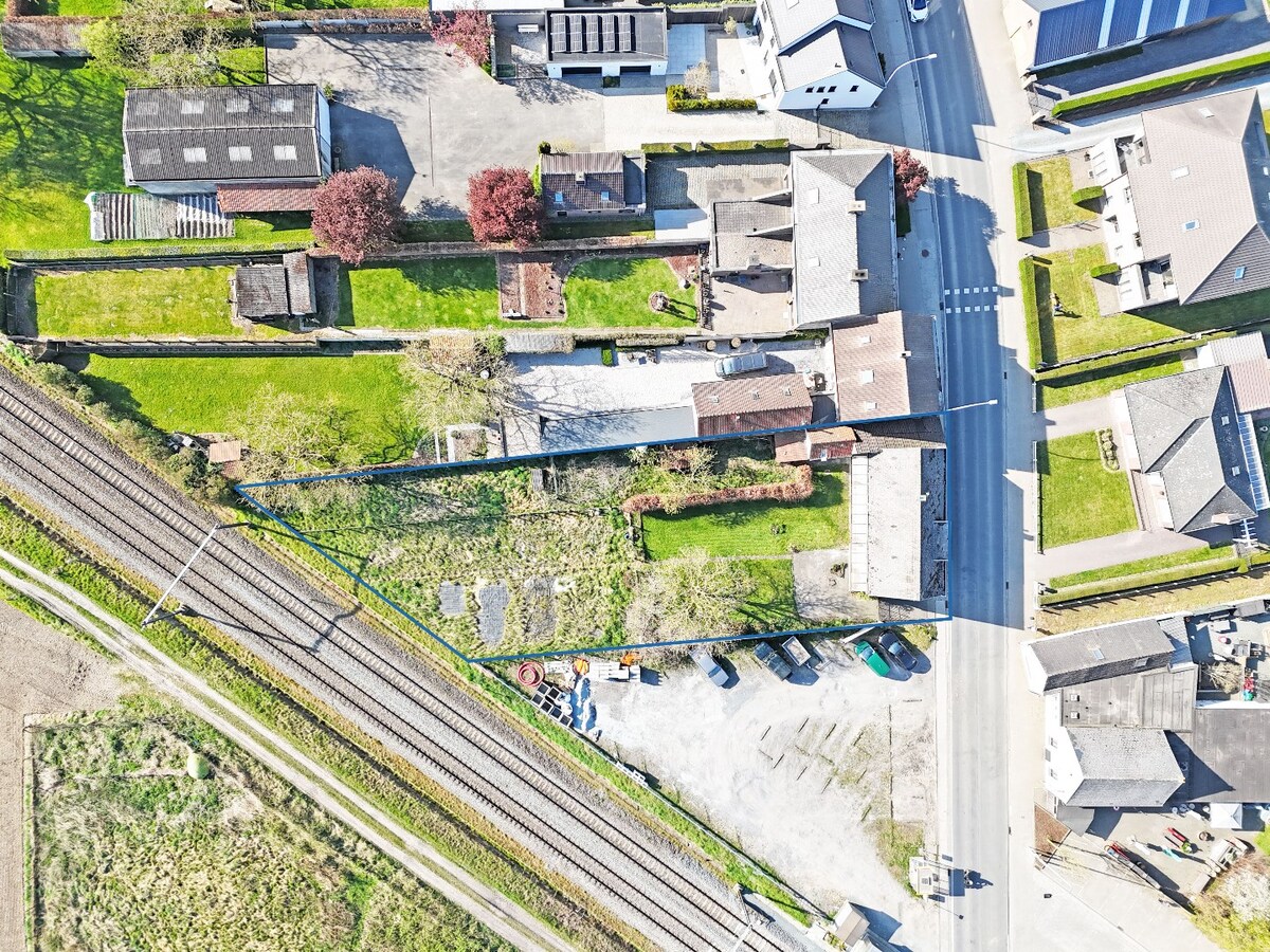 Te renoveren/te slopen HOB met tuin aan station Sint-Denijs-Boekel 