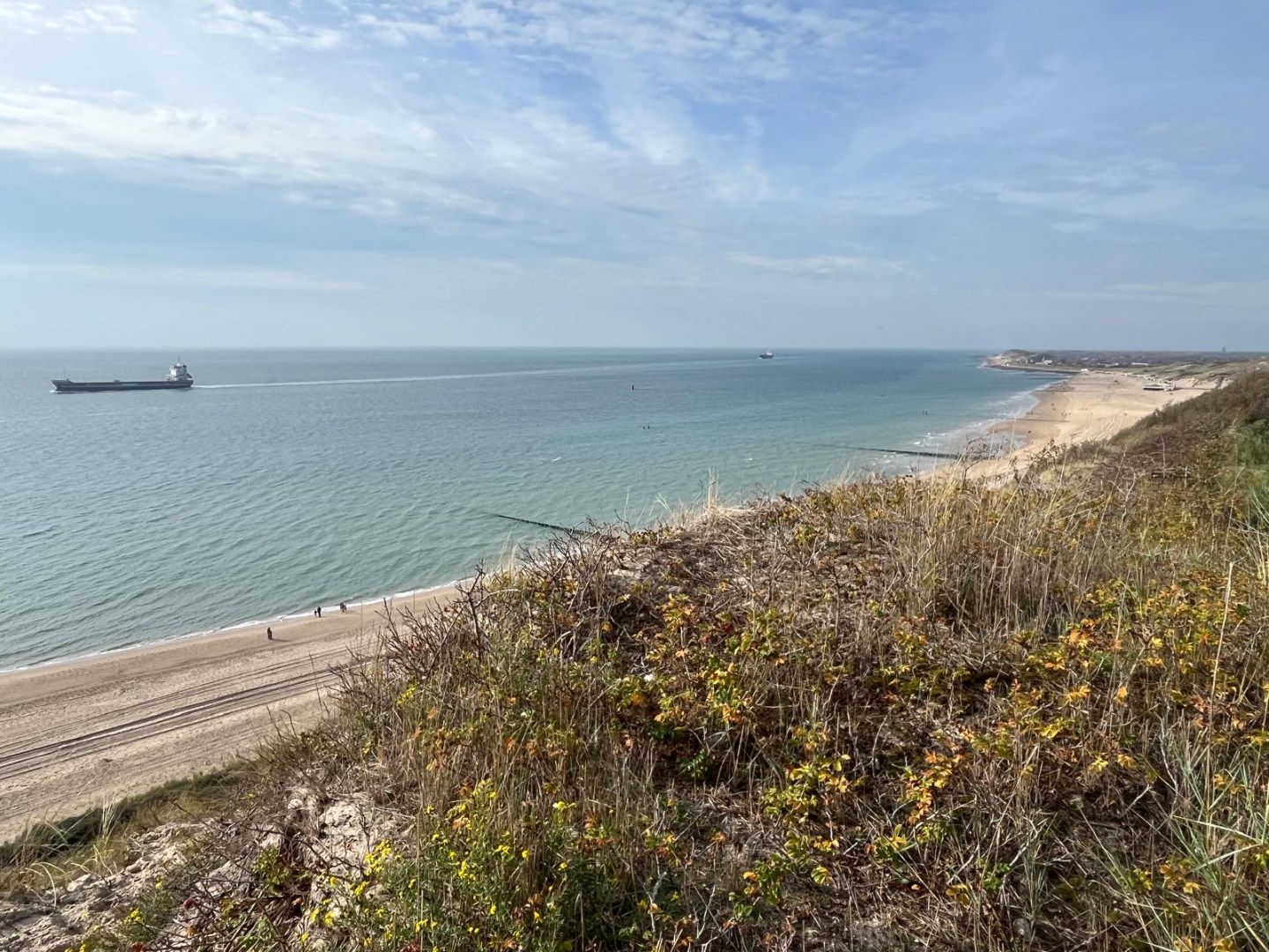 Ontsnap aan de dagelijkse drukte en geniet van een heerlijke vakantie in de te koop aangeboden sfeervolle chalet (nr. 244) op park Duinzicht te Koudekerke! 