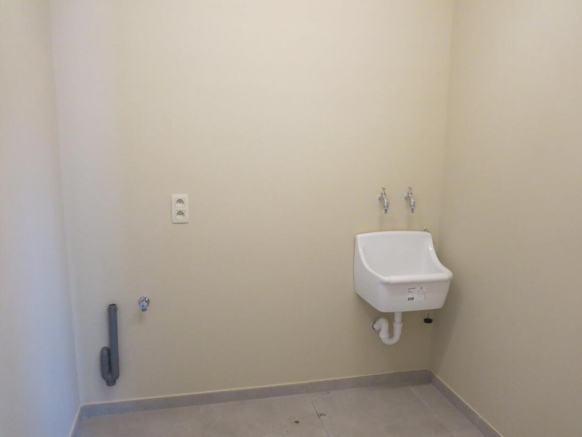 Ruim dakappartement met 2 slaapkamers op de Markt in Houthulst 