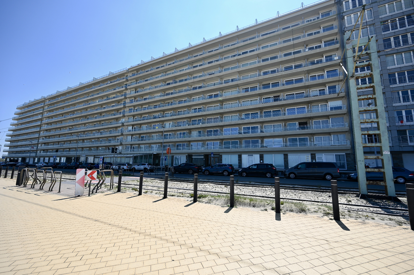 MOOI GELEGEN APPARTEMENT MET UNIEK ZONNETERRAS TE MIDDELKERKE 