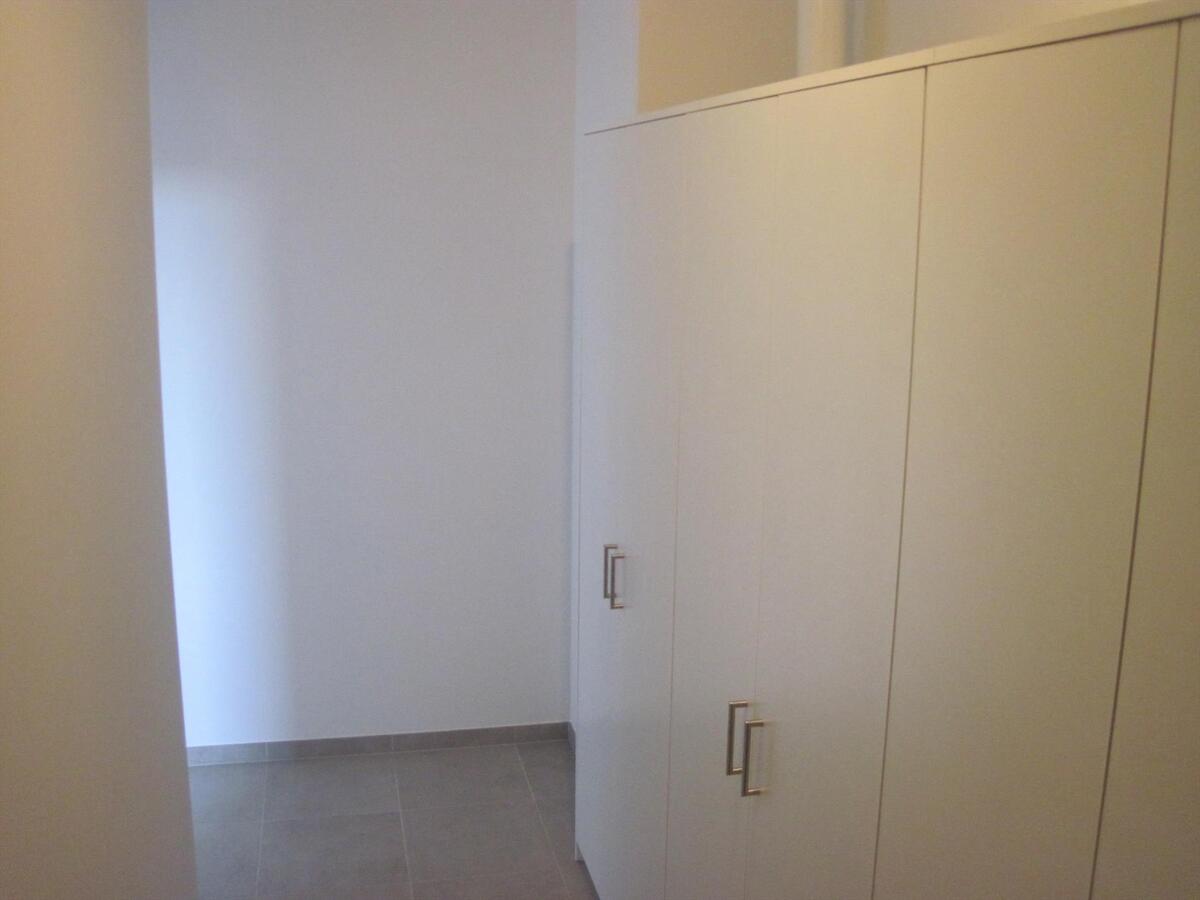 Unieke appartement (2 SUPER terrassen) op de Gaverse Markt !   LOFT-gevoel (hoogte : 3 m). 