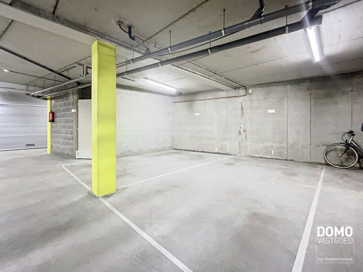 KANTOOR/PRAKTIJKRUIMTE TE HUUR IN CENTRUM KERMT MET ONDERGRONDSE AUTOSTANDPLAATS 