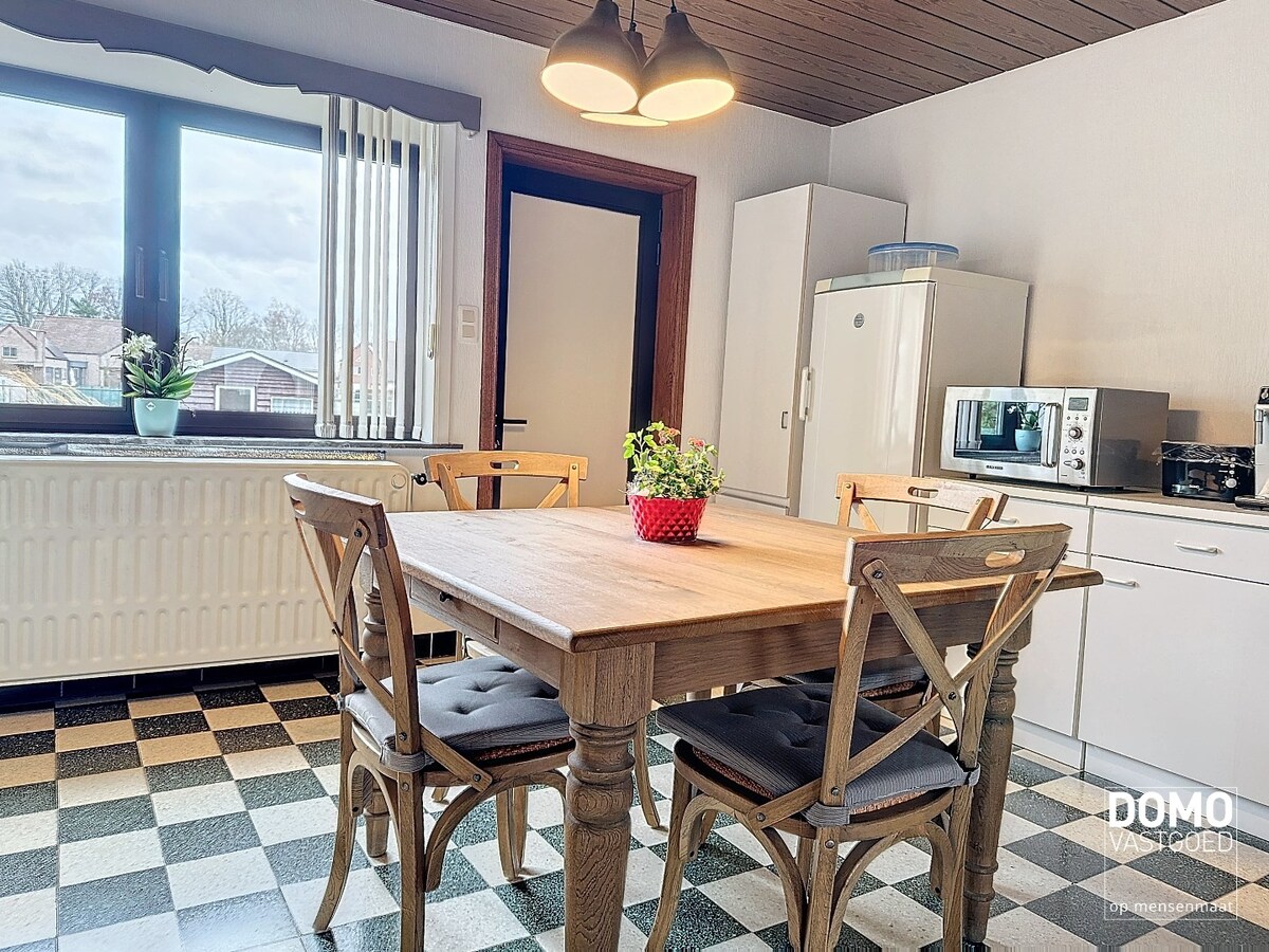 Split-level woning rustig gelegen te Berbroek op een perceel van 10a 