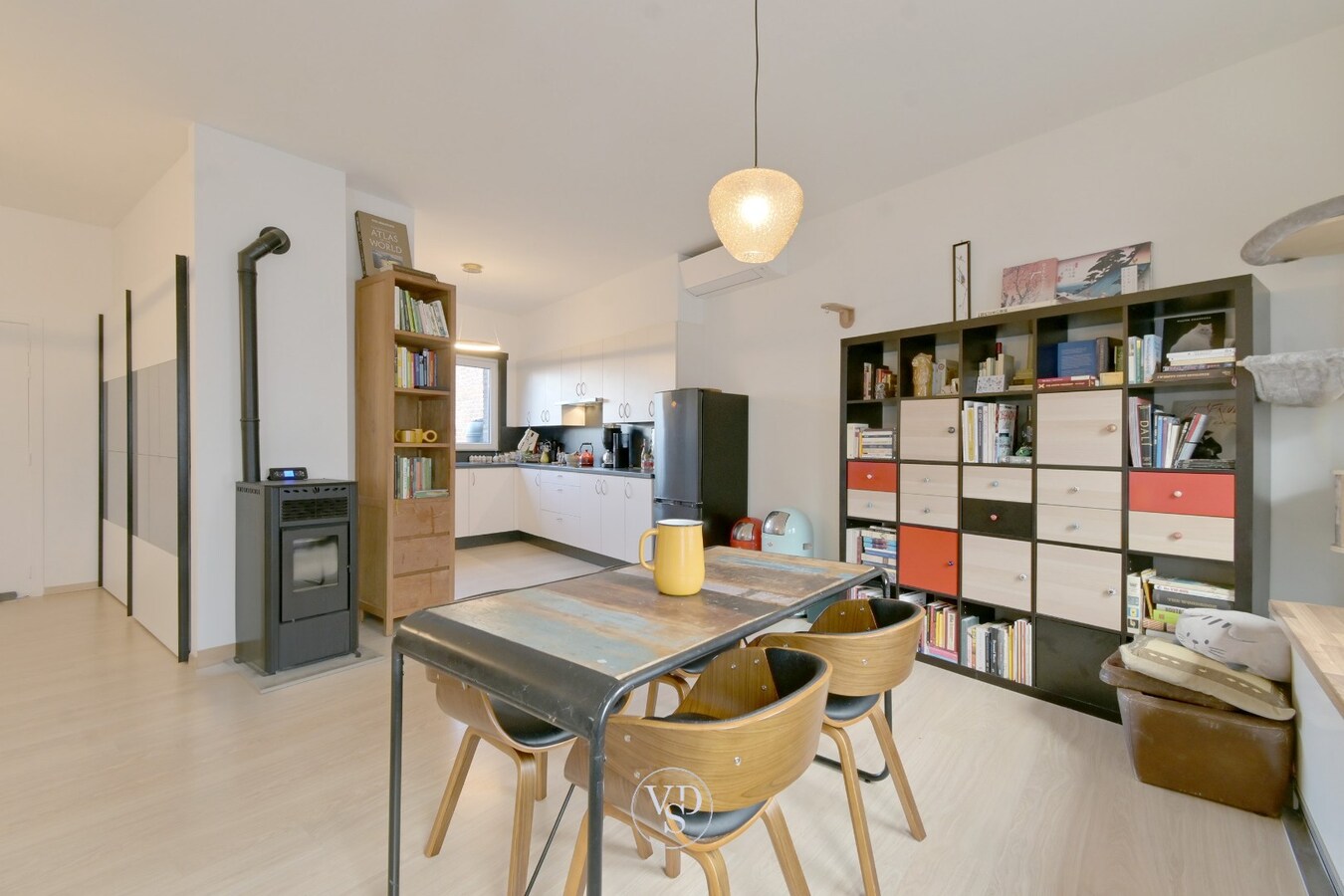 Exceptioneel ruim appartement in centrum Gavere. 