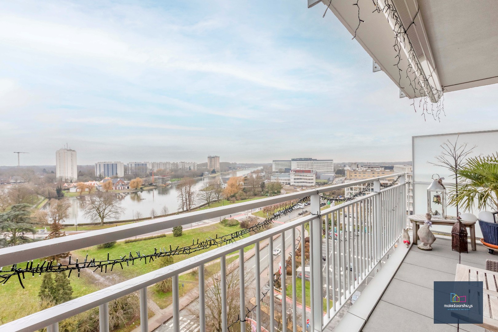 Ruim 2 slaapkamerappartement met garagebox nabij de Blaarmeersen 