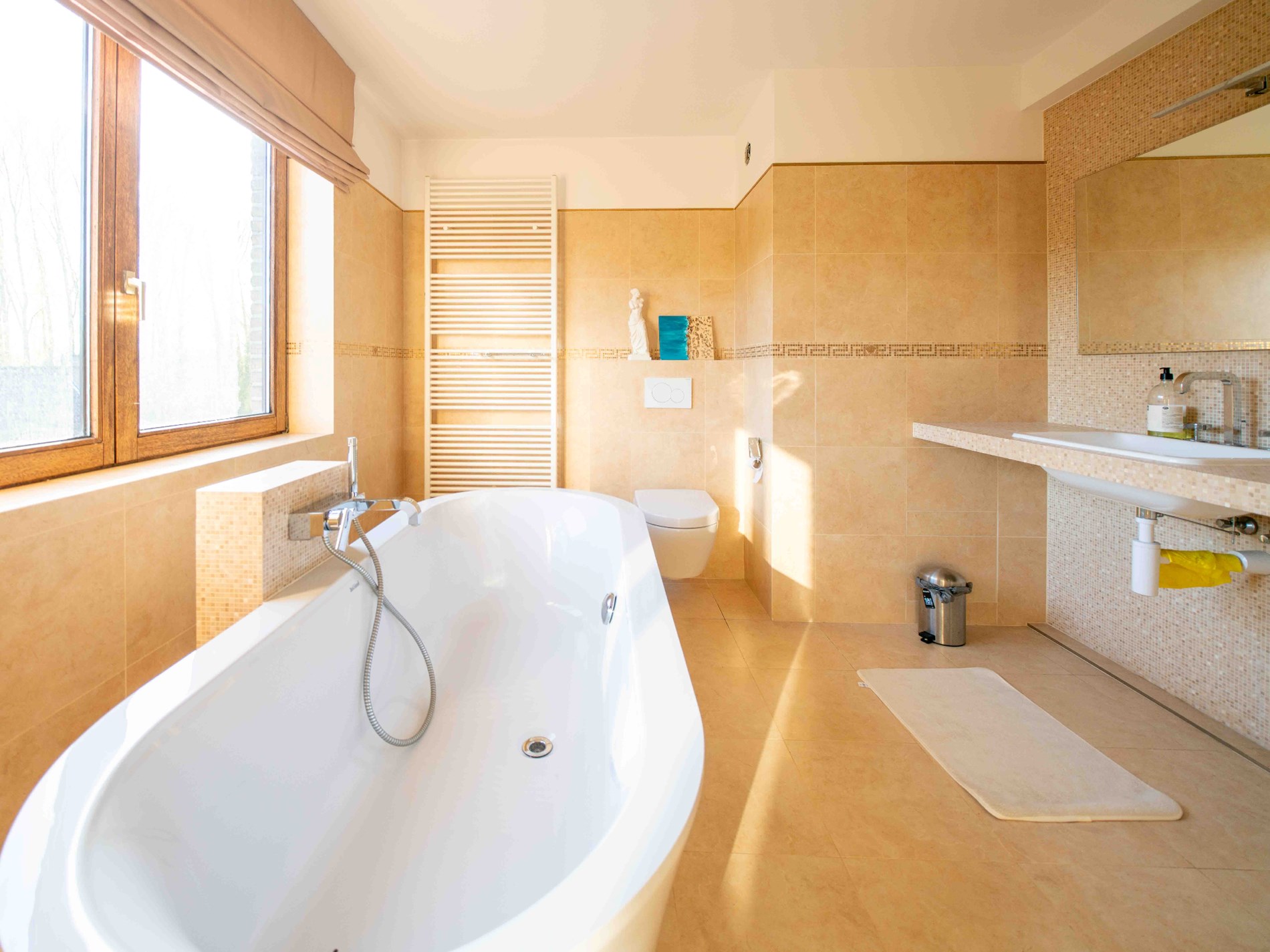 Zéér ruime energiezuinige woning met 4 kamers en bureau 