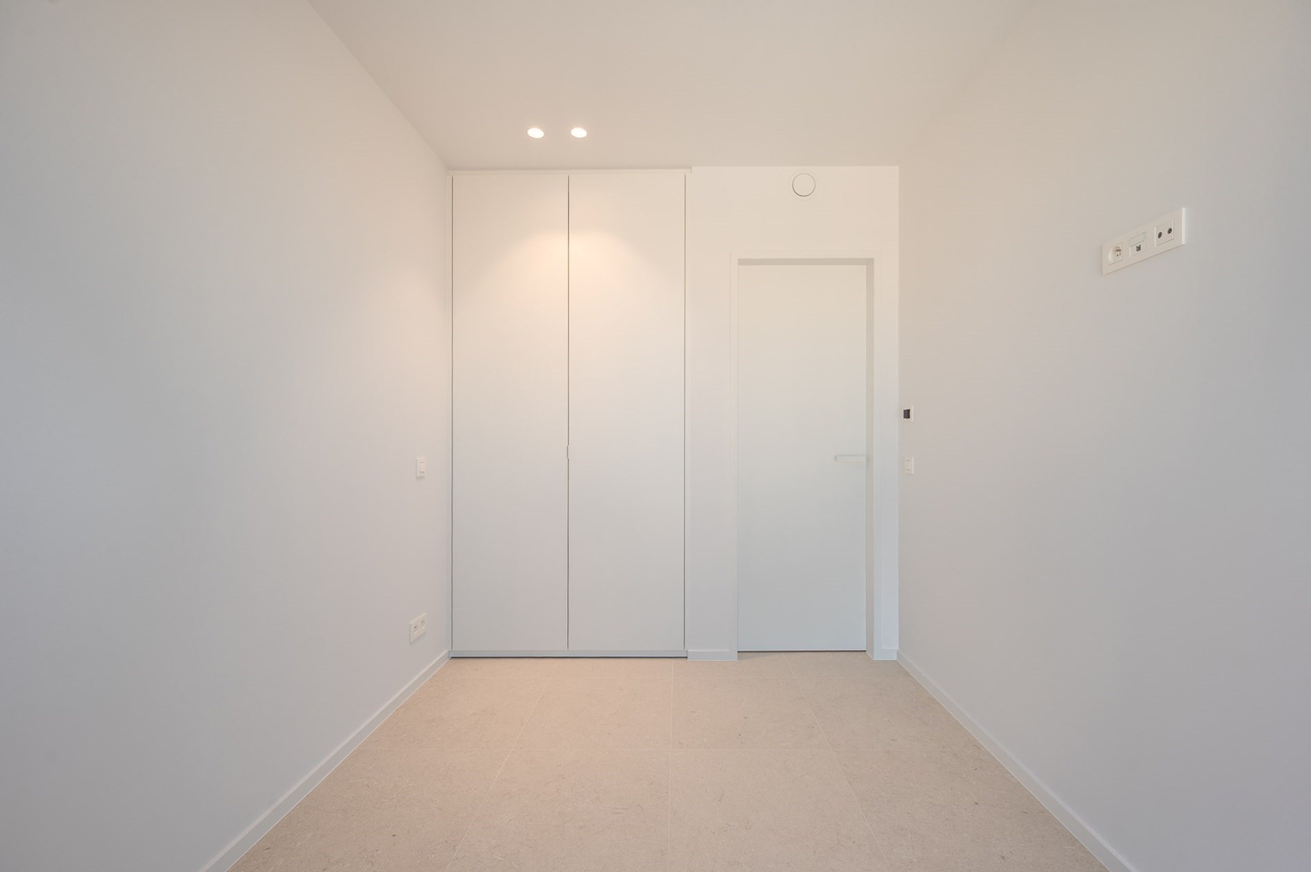 Volledig afgewerkt nieuwbouw app. met aangename zichten  gelegen in het centrum van Knokke. 