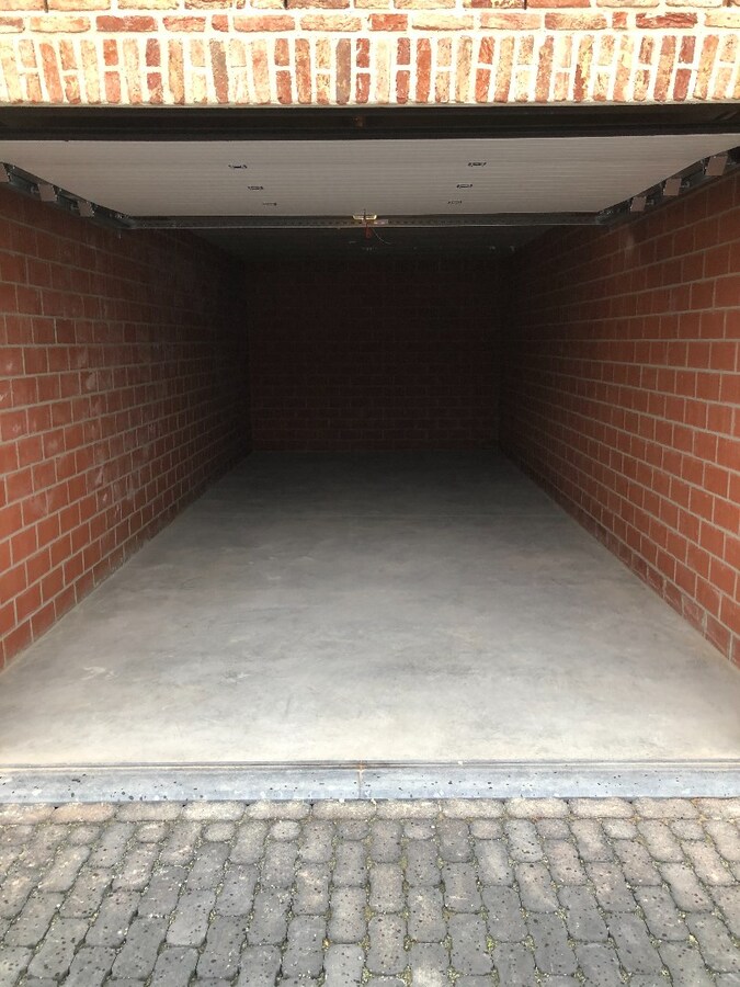 Verkocht garage - Geel