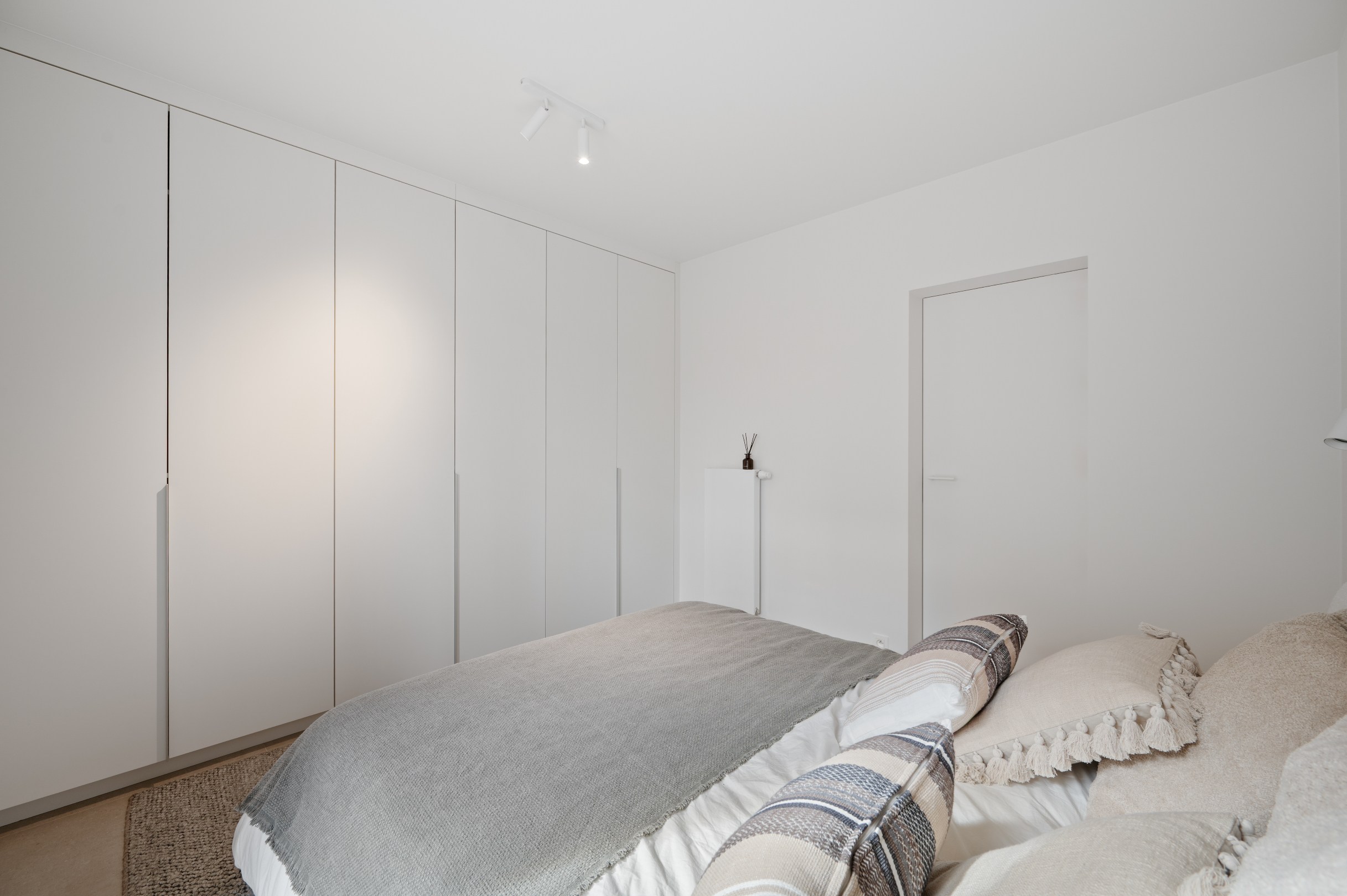 Appartement de vacances confortable et magnifiquement rénové avec vue frontale sur la mer, situé près de la place Rubens. 