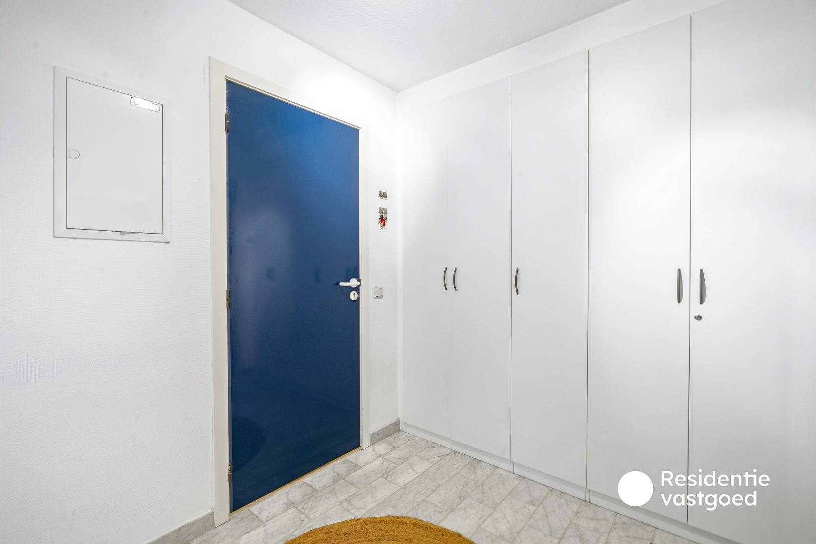Lichtrijk zongerichte studio met slaaphoek, gelegen op 300m van de zee te Koksijde. 